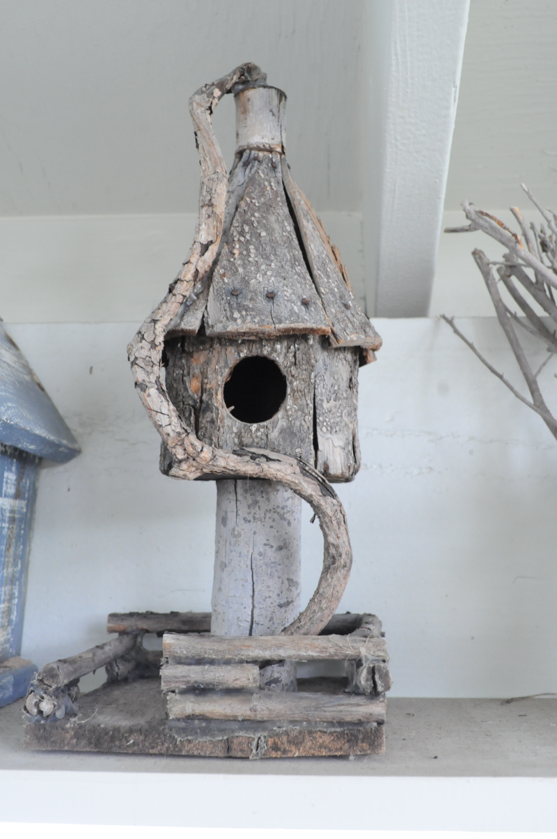 A Birdhouse with Small Yard